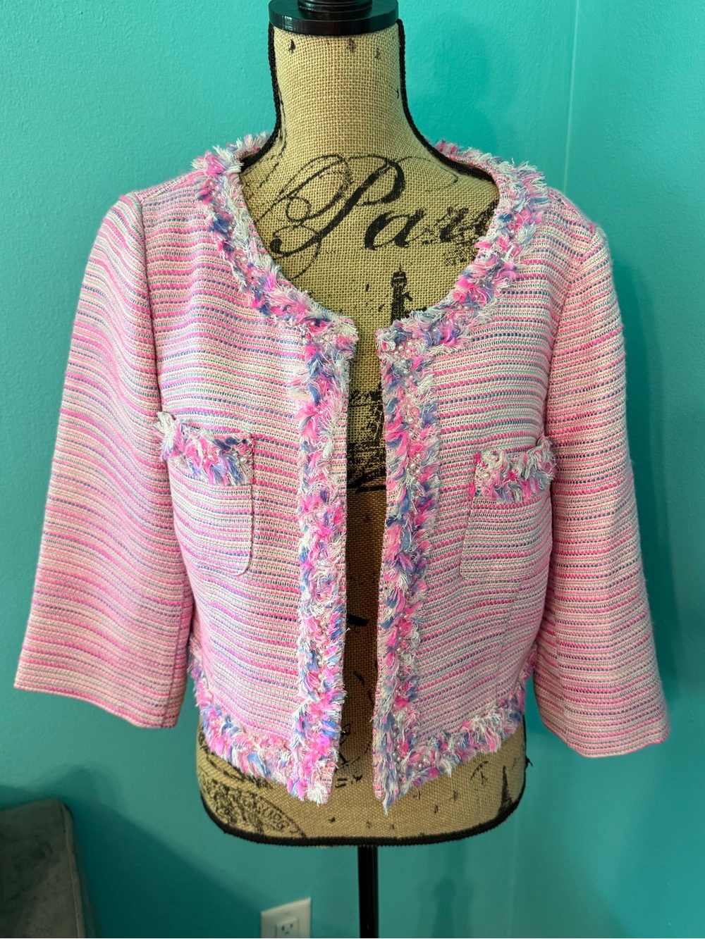EUC Women’s Lilly Pulitzer Pink Cropped Tweed Embellished Blazer Size 12
